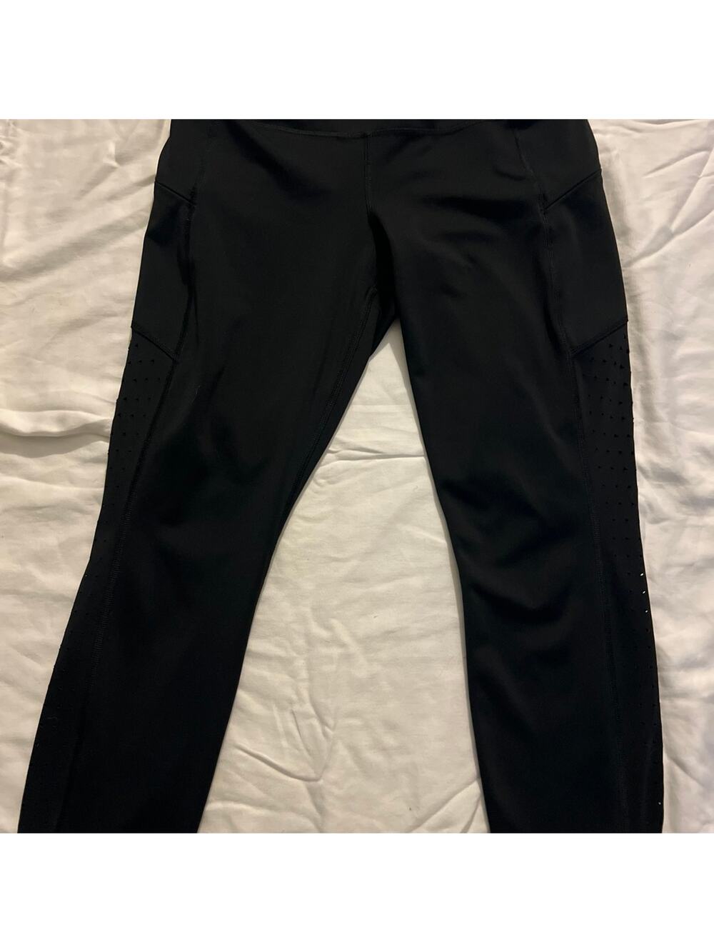 Athleta Black “Swiss Dotted” Workout Capris S